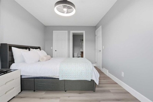 52 Windstone Green Sw, Airdrie, AB - Indoor Photo Showing Bedroom