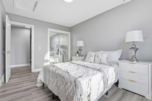 52 Windstone Green Sw, Airdrie, AB - Indoor Photo Showing Bedroom