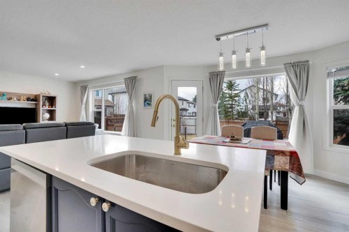 391 Millrise Square Sw, Calgary, AB - Indoor Photo Showing Kitchen