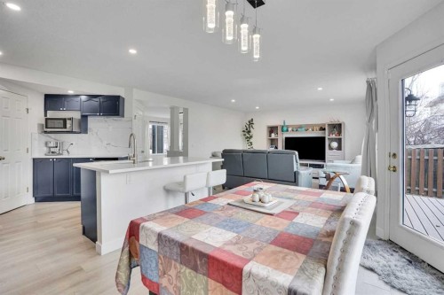 391 Millrise Square Sw, Calgary, AB - Indoor Photo Showing Dining Room