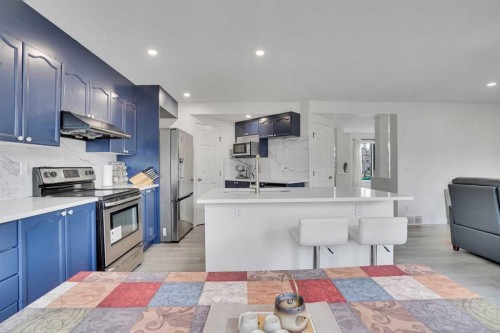 391 Millrise Square Sw, Calgary, AB - Indoor Photo Showing Kitchen With Double Sink