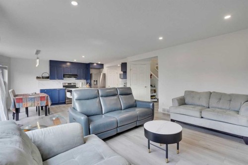 391 Millrise Square Sw, Calgary, AB - Indoor Photo Showing Living Room