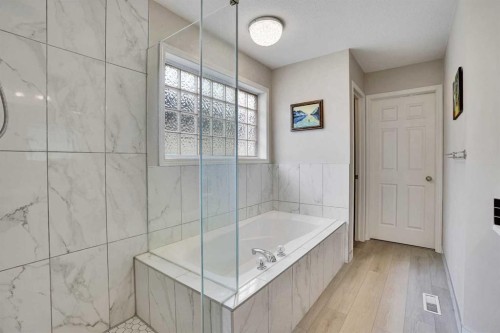 391 Millrise Square Sw, Calgary, AB - Indoor Photo Showing Bathroom