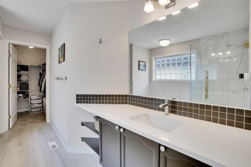 391 Millrise Square Sw, Calgary, AB - Indoor Photo Showing Bathroom