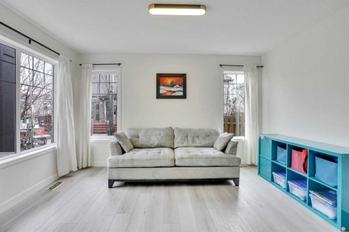 391 Millrise Square Sw, Calgary, AB - Indoor Photo Showing Living Room