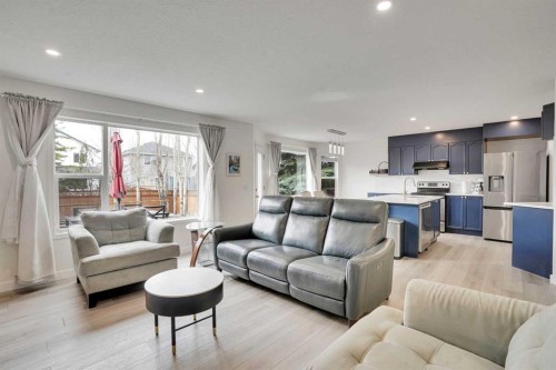 391 Millrise Square Sw, Calgary, AB - Indoor Photo Showing Living Room