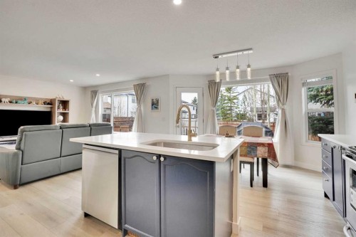 391 Millrise Square Sw, Calgary, AB - Indoor Photo Showing Kitchen