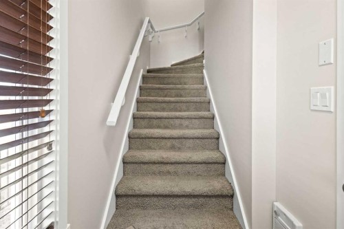 83 Evansview Gardens Nw, Calgary, AB - Indoor Photo Showing Other Room