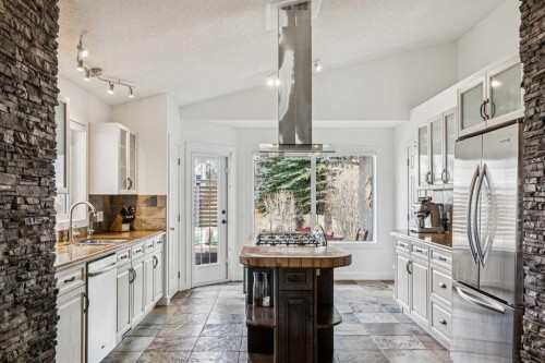 127 Mt Assiniboine Circle Se, Calgary, AB 