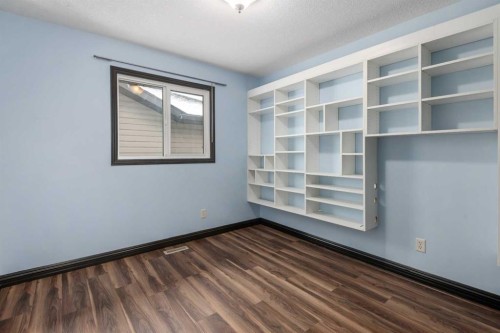 18 Autumn Circle Se, Calgary, AB - Indoor Photo Showing Other Room