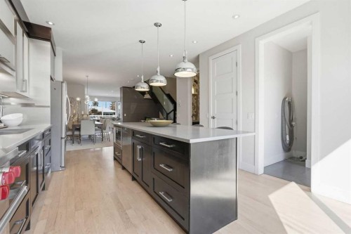 1923 49 Avenue Sw, Calgary, AB - Indoor Photo Showing Kitchen With Upgraded Kitchen