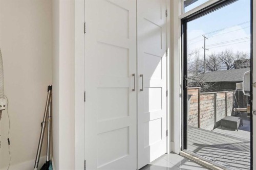 1923 49 Avenue Sw, Calgary, AB - Indoor Photo Showing Other Room
