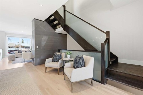 1923 49 Avenue Sw, Calgary, AB - Indoor Photo Showing Other Room