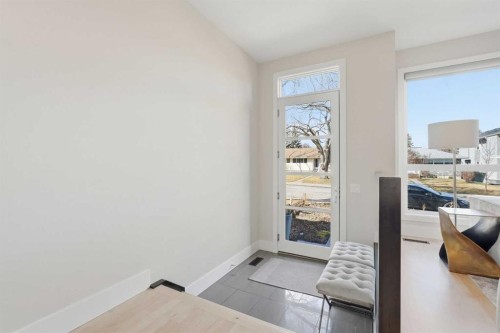1923 49 Avenue Sw, Calgary, AB - Indoor