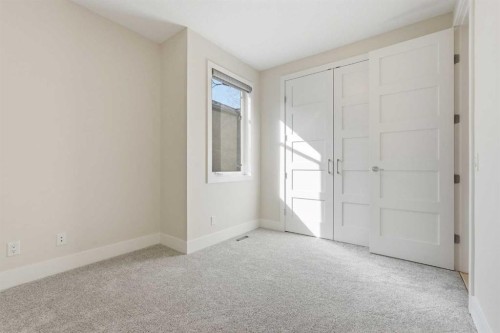 1923 49 Avenue Sw, Calgary, AB - Indoor Photo Showing Other Room