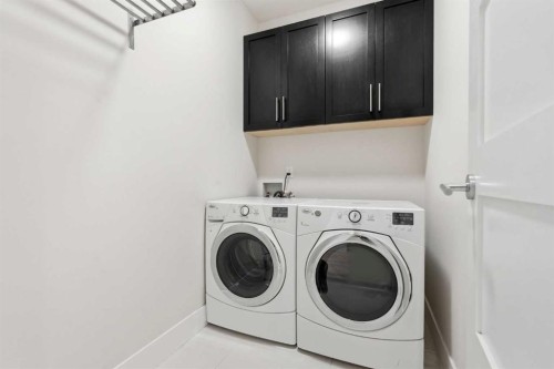 1923 49 Avenue Sw, Calgary, AB - Indoor Photo Showing Laundry Room