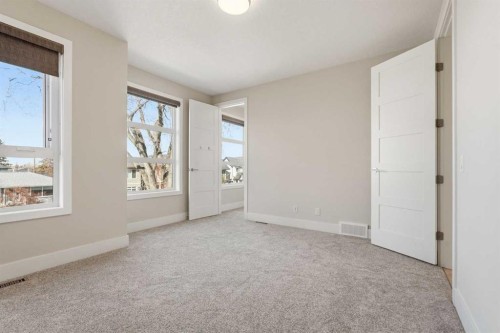 1923 49 Avenue Sw, Calgary, AB - Indoor Photo Showing Other Room