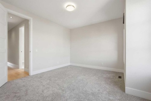 1923 49 Avenue Sw, Calgary, AB - Indoor Photo Showing Other Room