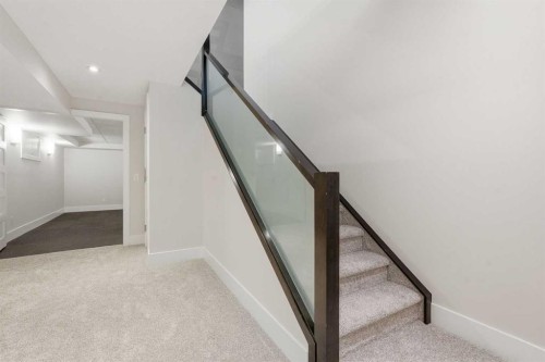 1923 49 Avenue Sw, Calgary, AB - Indoor Photo Showing Other Room