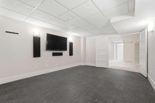 1923 49 Avenue Sw, Calgary, AB - Indoor Photo Showing Other Room