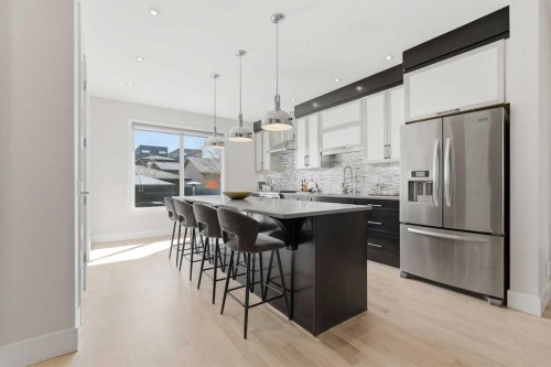 1923 49 Avenue Sw, Calgary, AB - Indoor Photo Showing Kitchen With Stainless Steel Kitchen With Upgraded Kitchen