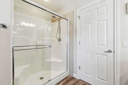 63 Westmount Circle, Okotoks, AB - Indoor Photo Showing Bathroom