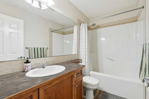 63 Westmount Circle, Okotoks, AB - Indoor Photo Showing Bathroom