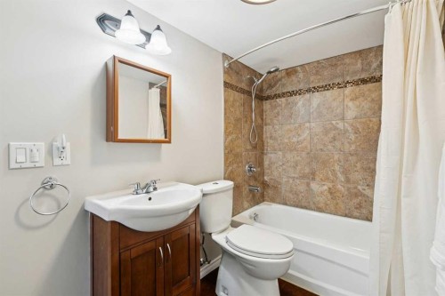 63 Westmount Circle, Okotoks, AB - Indoor Photo Showing Bathroom