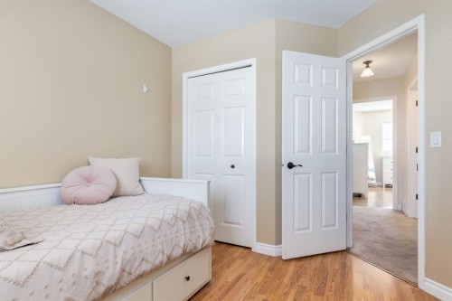 34 Arbour Crest Circle Nw, Calgary, AB - Indoor Photo Showing Bedroom