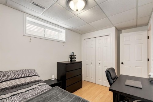 34 Arbour Crest Circle Nw, Calgary, AB - Indoor Photo Showing Bedroom