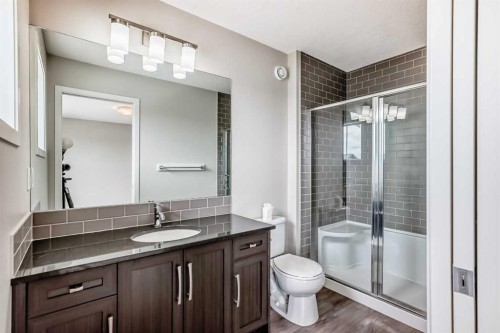 18 Willow Crescent, Okotoks, AB - Indoor Photo Showing Bathroom