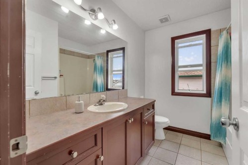 113 West Creek Pond, Chestermere, AB - Indoor Photo Showing Bathroom