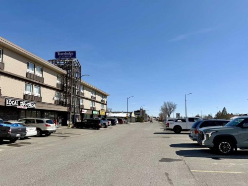 1009 Mayor Magrath Drive South, Lethbridge, AB 