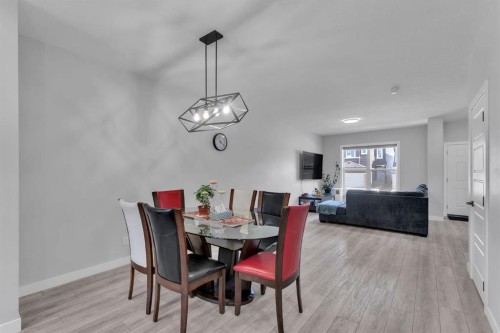 67 Corner Glen Gardens Ne, Calgary, AB - Indoor Photo Showing Dining Room