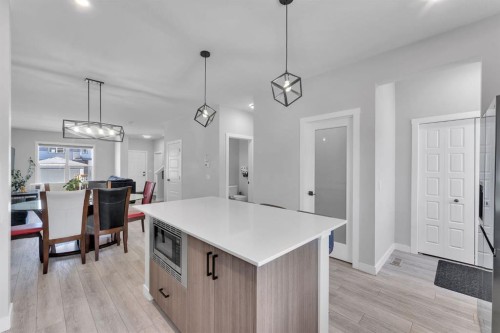 67 Corner Glen Gardens Ne, Calgary, AB - Indoor Photo Showing Kitchen