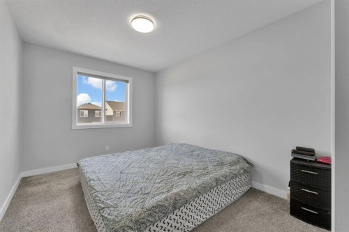 67 Corner Glen Gardens Ne, Calgary, AB - Indoor Photo Showing Bedroom