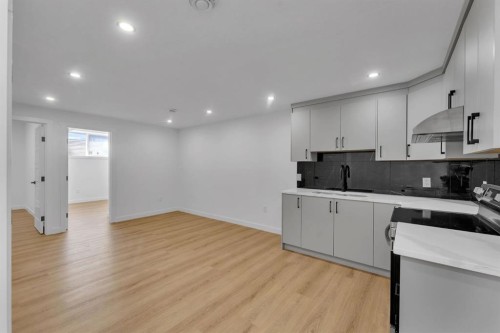 67 Corner Glen Gardens Ne, Calgary, AB - Indoor Photo Showing Kitchen