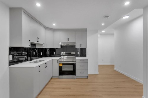 67 Corner Glen Gardens Ne, Calgary, AB - Indoor Photo Showing Kitchen