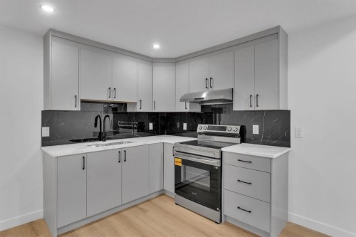 67 Corner Glen Gardens Ne, Calgary, AB - Indoor Photo Showing Kitchen