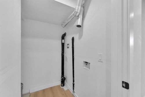 67 Corner Glen Gardens Ne, Calgary, AB - Indoor Photo Showing Other Room