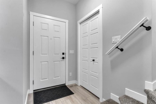 67 Corner Glen Gardens Ne, Calgary, AB - Indoor Photo Showing Other Room