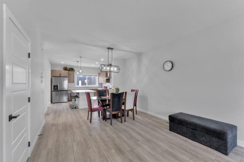 67 Corner Glen Gardens Ne, Calgary, AB - Indoor Photo Showing Dining Room