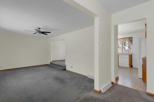 31 Gateway Drive Sw, Calgary, AB - Indoor Photo Showing Other Room