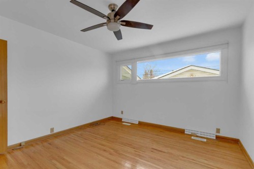 31 Gateway Drive Sw, Calgary, AB - Indoor Photo Showing Other Room