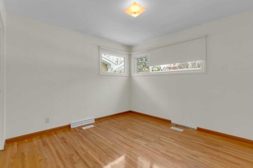 31 Gateway Drive Sw, Calgary, AB - Indoor Photo Showing Other Room