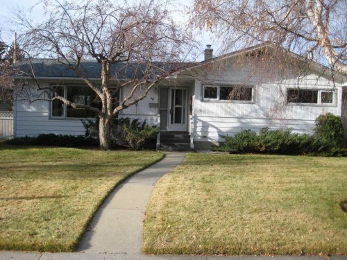 31 Gateway Drive Sw, Calgary, AB - Outdoor With Facade