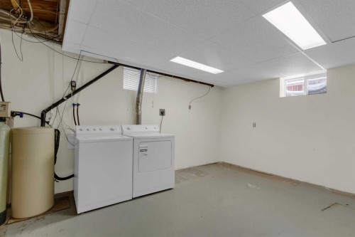31 Gateway Drive Sw, Calgary, AB - Indoor Photo Showing Laundry Room