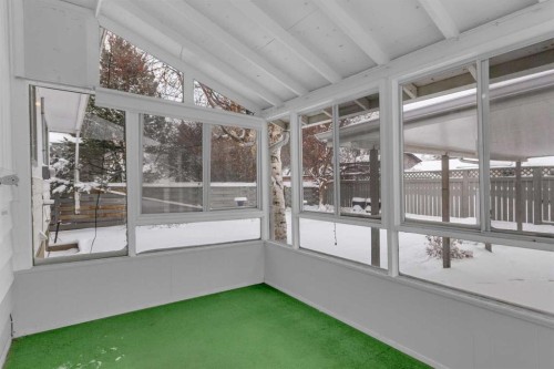 31 Gateway Drive Sw, Calgary, AB - Indoor Photo Showing Other Room