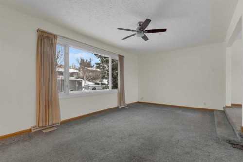 31 Gateway Drive Sw, Calgary, AB - Indoor Photo Showing Other Room