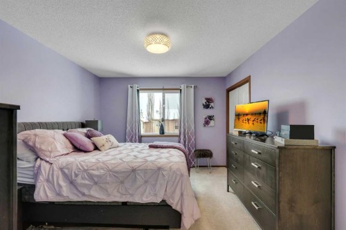 265 Bridlemeadows Common Sw, Calgary, AB - Indoor Photo Showing Bedroom